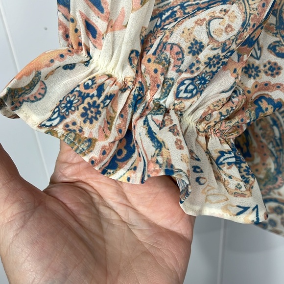 Flying Tomato Womens Top M Cream Blue Gold Smocked Bodice Off-Shoulder Smocked - Picture 5 of 12